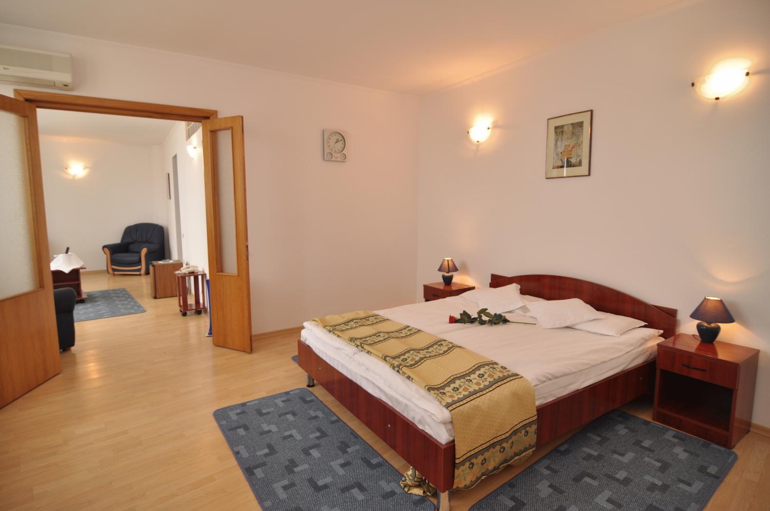 Dali Hotel Нептун Экстерьер фото