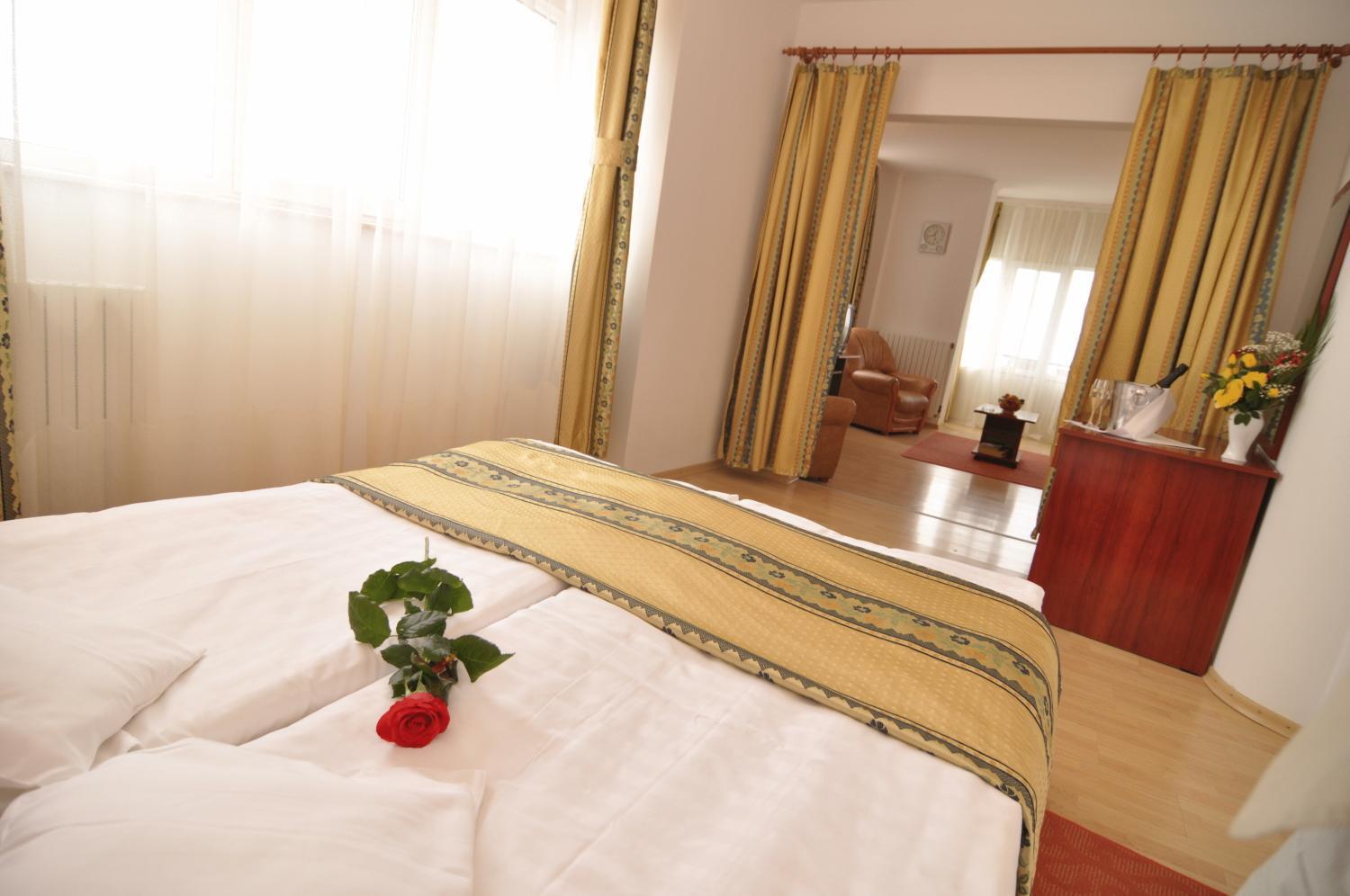 Dali Hotel Нептун Экстерьер фото