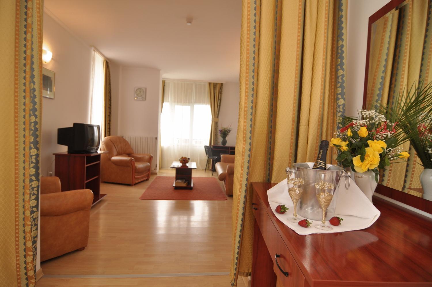 Dali Hotel Нептун Экстерьер фото